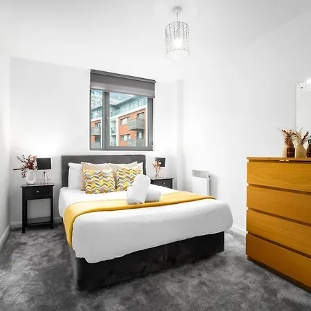 Centre - Private Balcony - Rated Apartman *