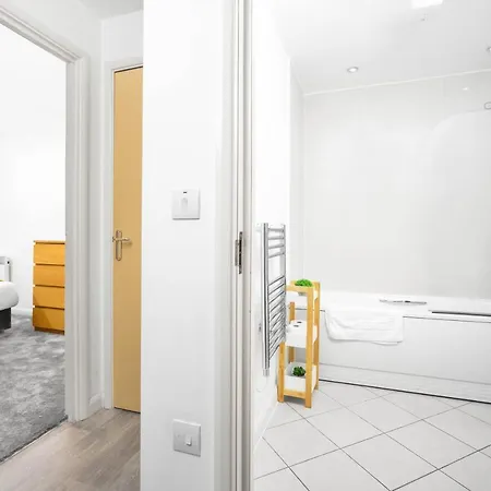 Centre - Private Balcony - Rated Birmingham