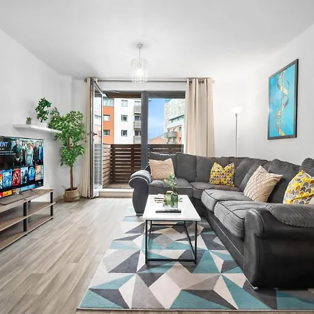 Centre - Private Balcony - Rated Apartman